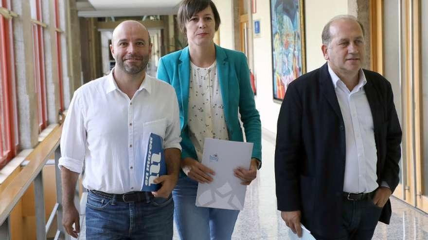 Luís Villares, por la izquierda, Ana Pontón y Fernández Leiceaga, ayer en el Parlamento. // Xoán Álvarez