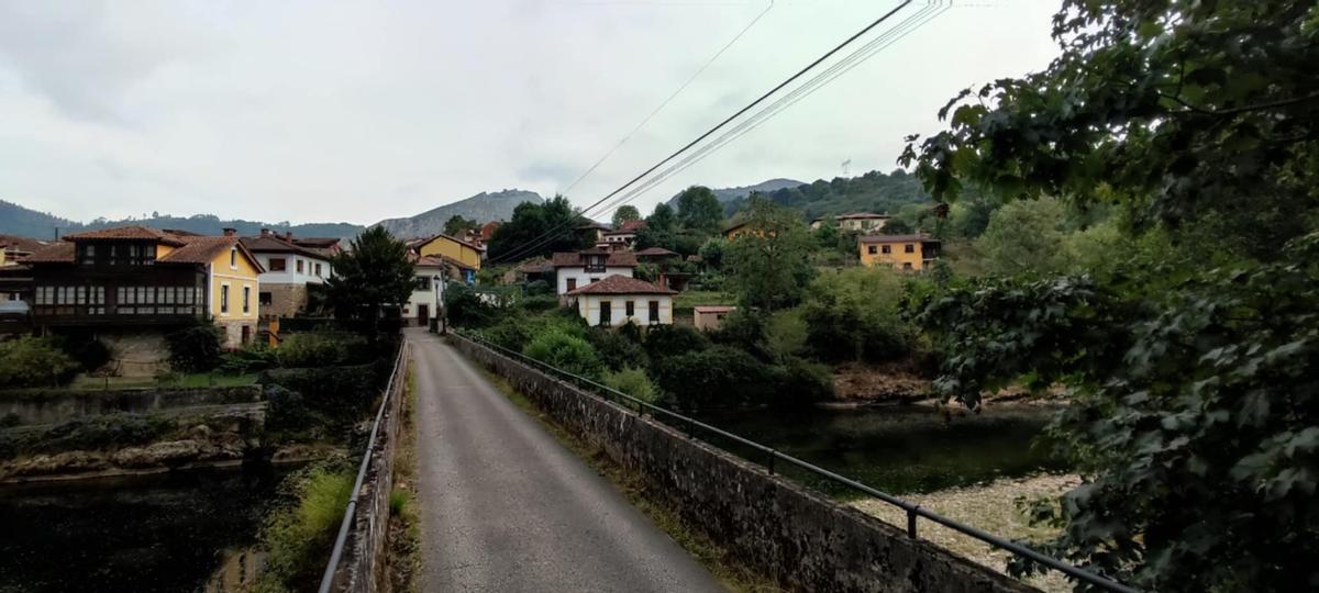 En imágenes: el pueblo de Villanueva, en Cangas de Onís, sorprende con su esmerada decoración navideña