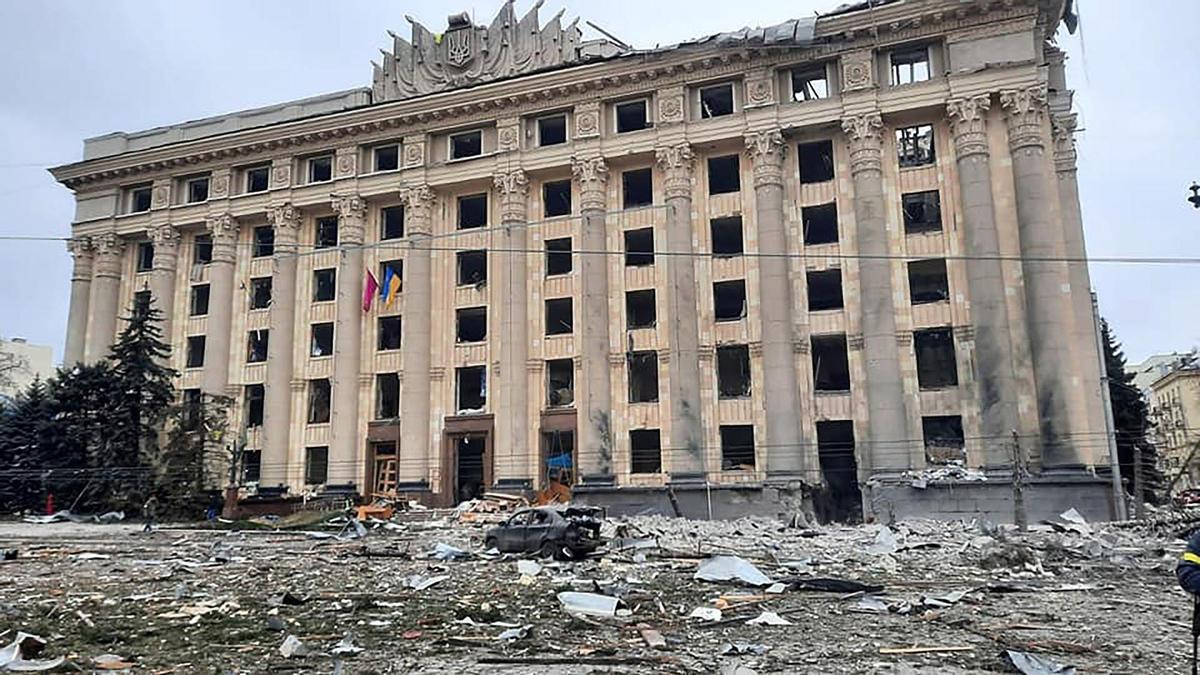 Daños materiales en la Alcaldía de la ciudad de Járkov a causa de un ataque de Rusia durante su invasión de Ucrania