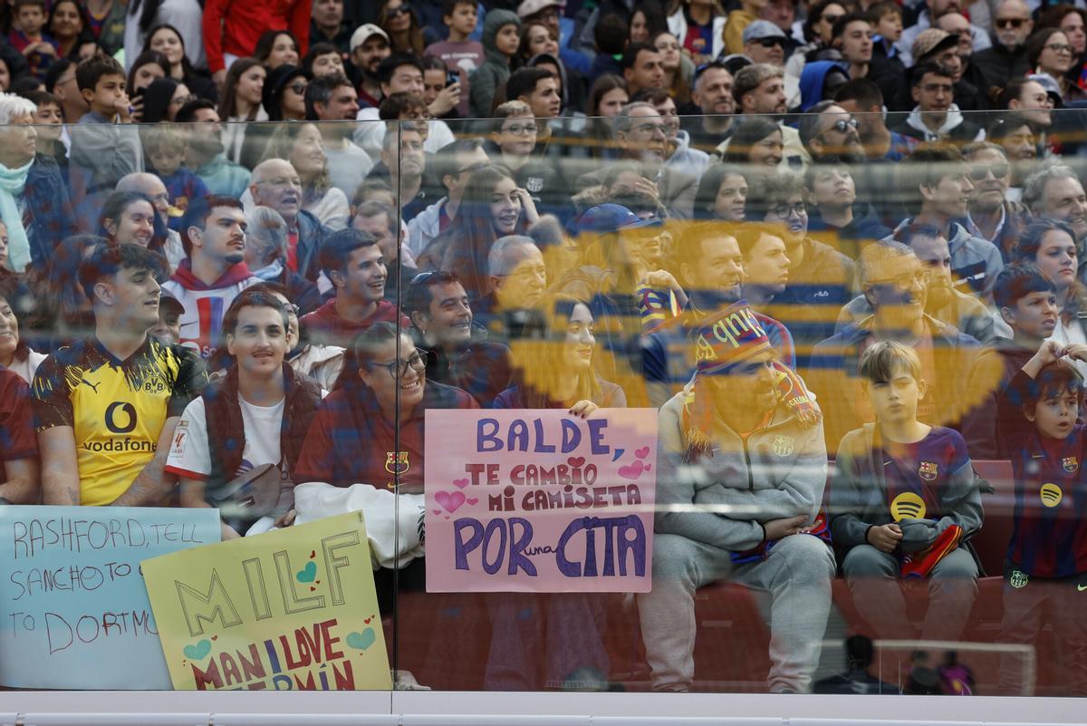 Així és el renovat Spotify Camp Nou, durant el primer entrenament de l'equip blaugrana Així és el renovat Spotify Camp Nou, durant el primer entrenament de l'equip blaugrana