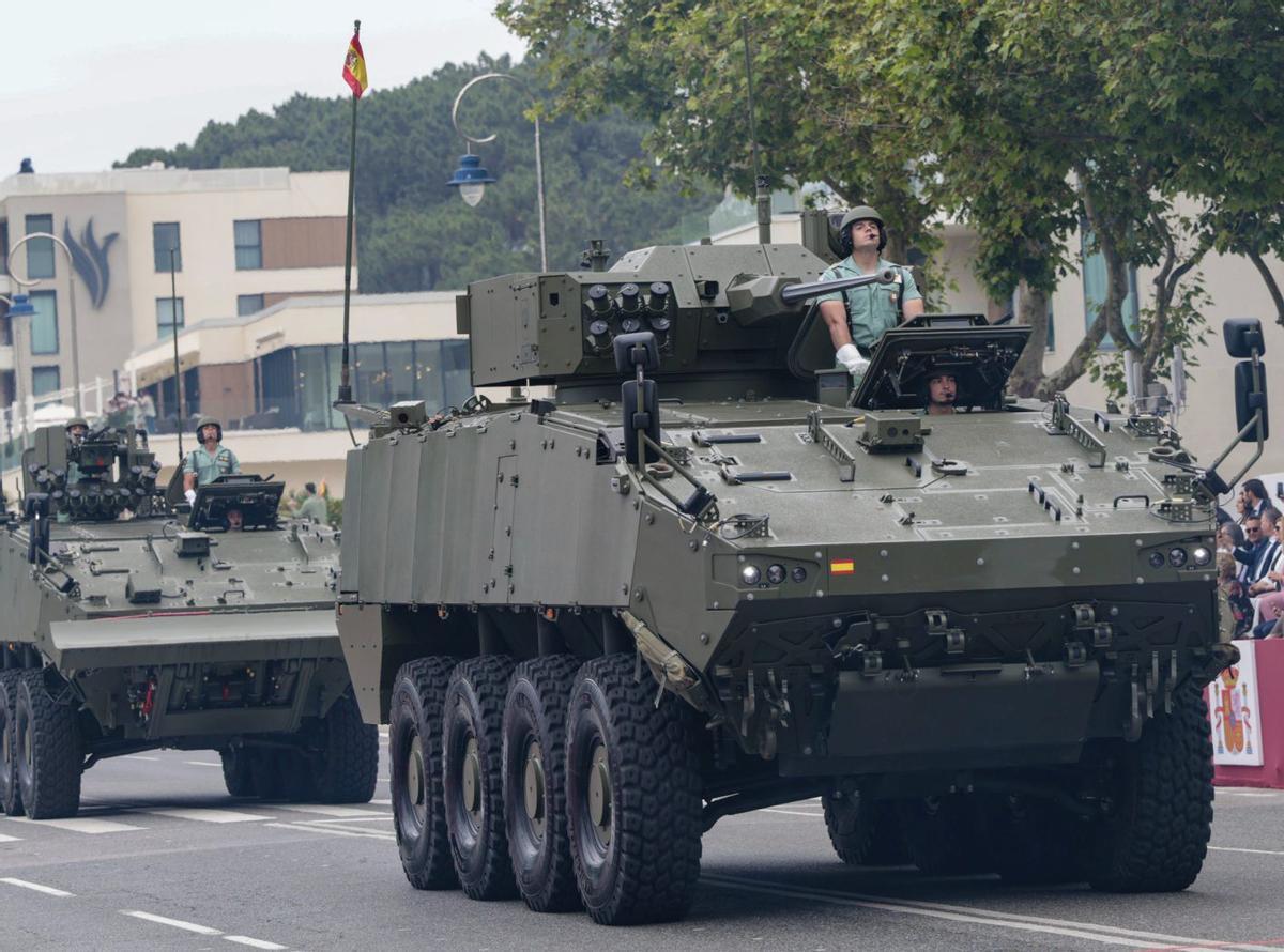 El primer desfile militar de los 8x8 fabricados en Trubia | EJÉRCITO DE TIERRA