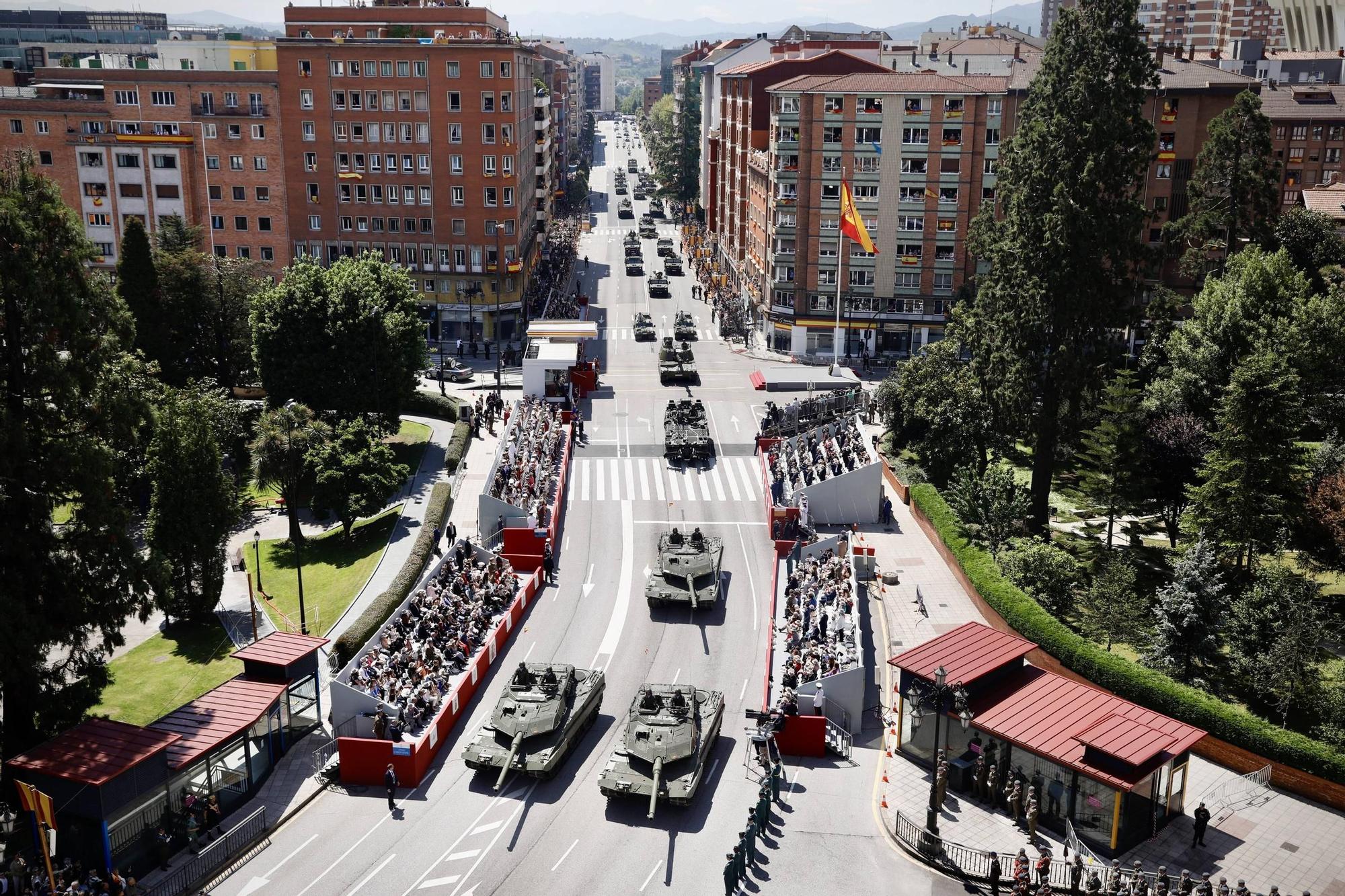 EN IMÁGENES: Así fue el multitudinario desfile en Oviedo por el Día de las Fuerzas Armadas