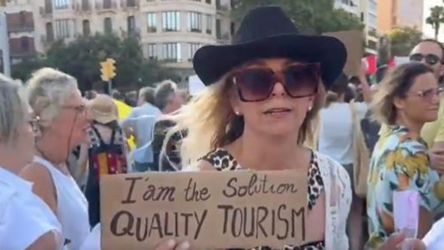 VIDEO | Performances en la manifestación contra la saturación turística: &quot;No cambien el rumbo, el rumbo está perfecto&quot;