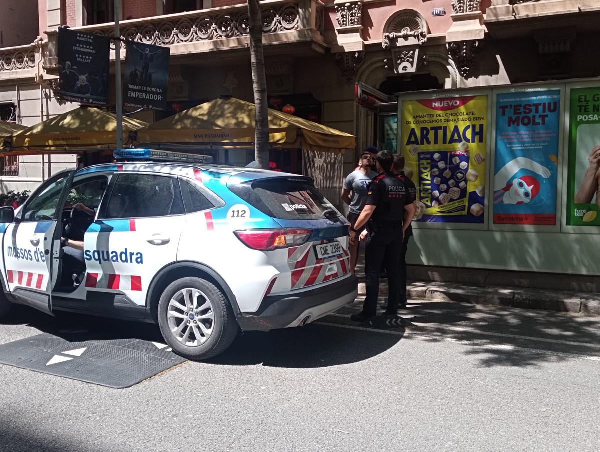 Imagen de una detención de los Mossos en Barcelona