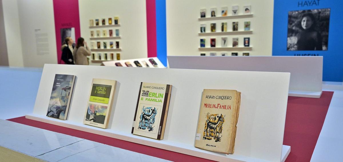 Obras expostas na mostra «Un país ilustrado. As cubertas de Galaxia» no MARCO de Vigo.