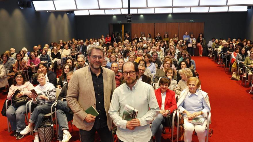 Máximo Huerta, escritor: &quot;No escribiría de ningún personaje de la política actual, todo es efímero y no van a quedar grandes nombres&quot;