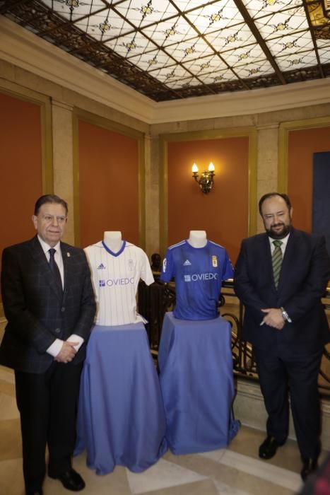 Presentación de la nueva camiseta del Real Oviedo