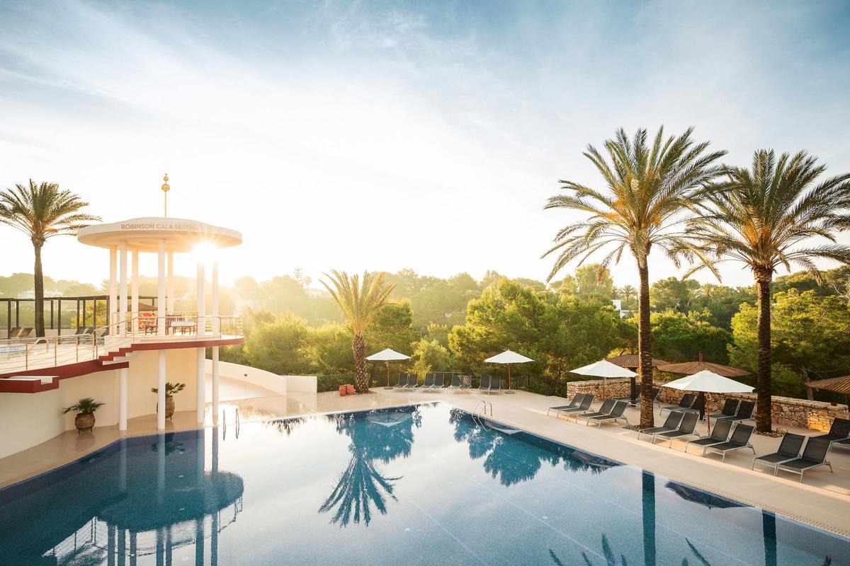 Der obere Pool des ROBINSON CLUB CALA SERENA.