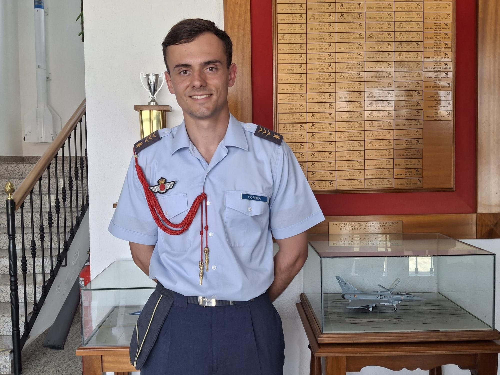 Daniel Correa culmina en Talavera la Real como número uno y sueña con el Ala 11: 'Me gustaría terminar con el Eurofighter'