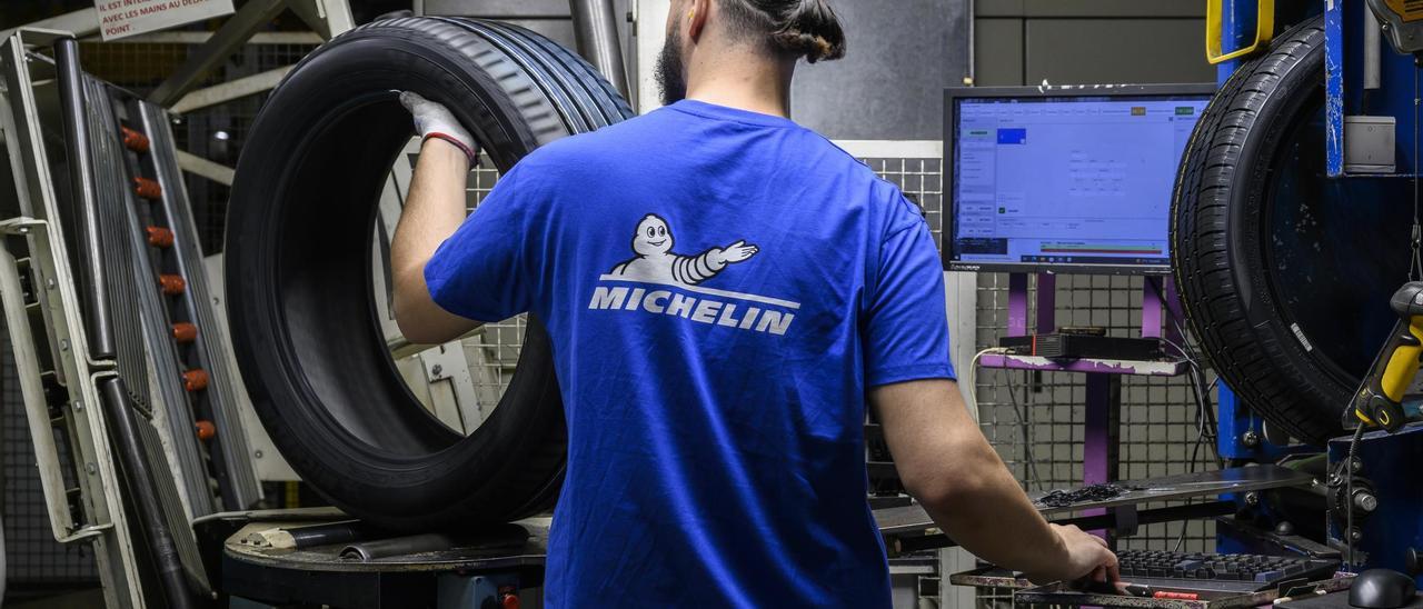 Fábrica de Michelin, que se compromete a crear un salario digno.