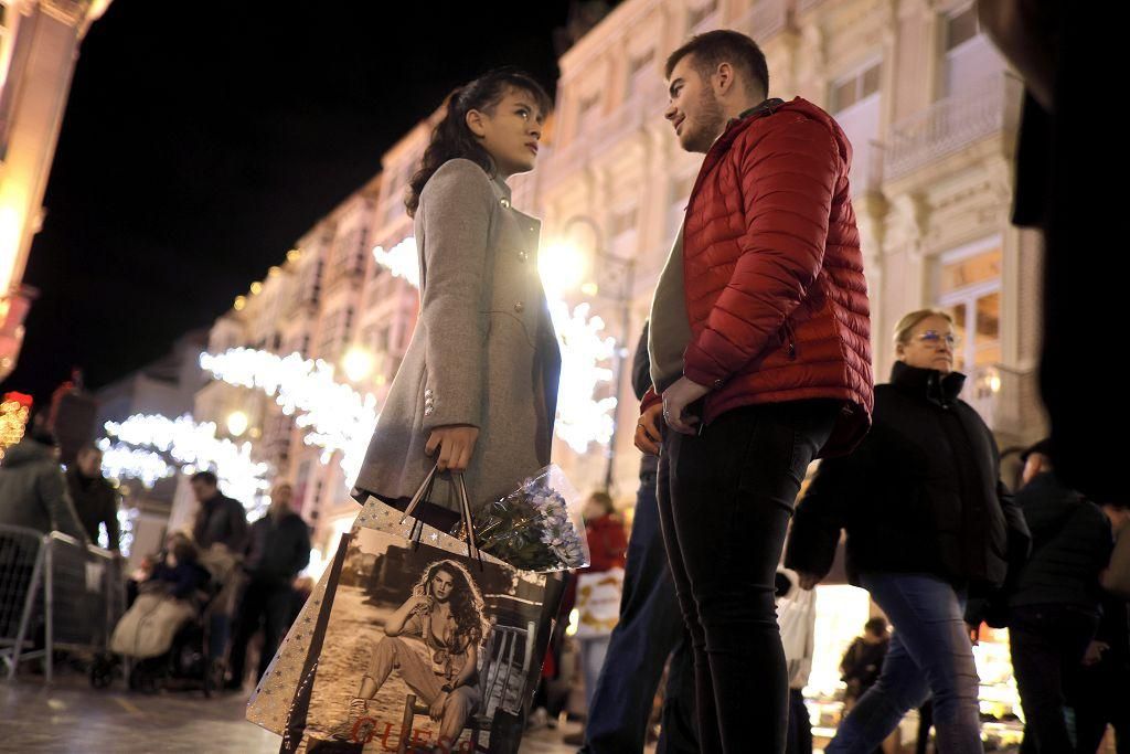 La 'Shopping Night' navideña seduce a los compradores de Cartagena