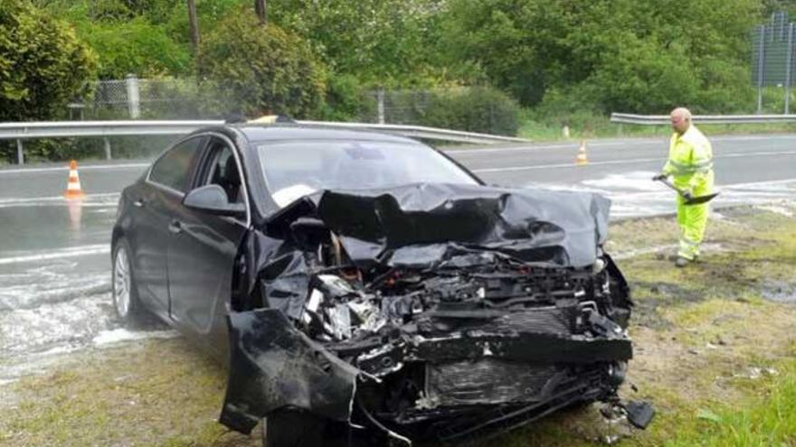 Dos heridos en un choque de dos coches en Caldas de Reis