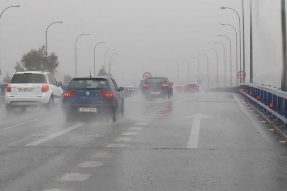 La semana se despide con una mañana lluviosa en Málaga capital, que verá cómo se abren los cielos de cara al fin de semana