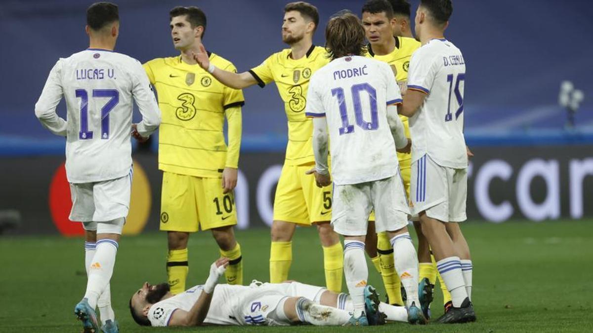 Karim Benzema, lesionado en el Real Madrid - Chelsea de la pasada temporada en Champions.