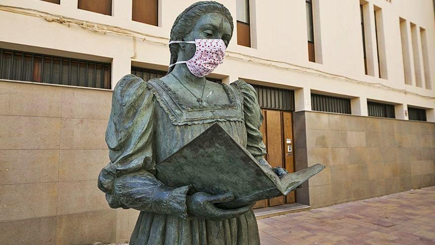 La escultura de Maria Enríquez, con su mascarilla.