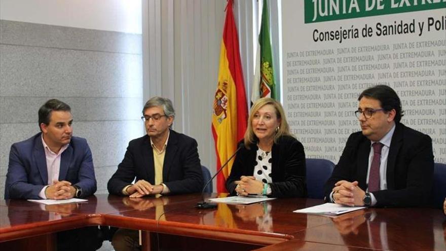 La AOEx dona 25.000 euros al SES para investigar y mejorar la atención oncológica