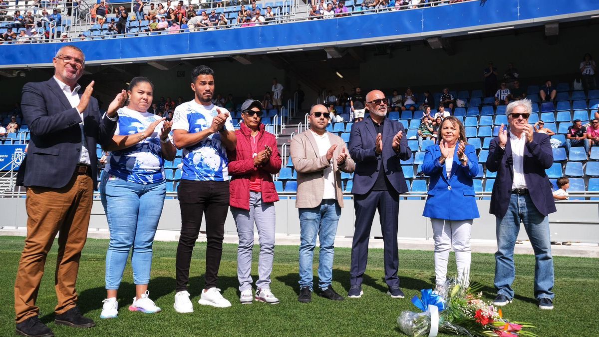 El CD Tenerife homenajea a Rommel Fernández