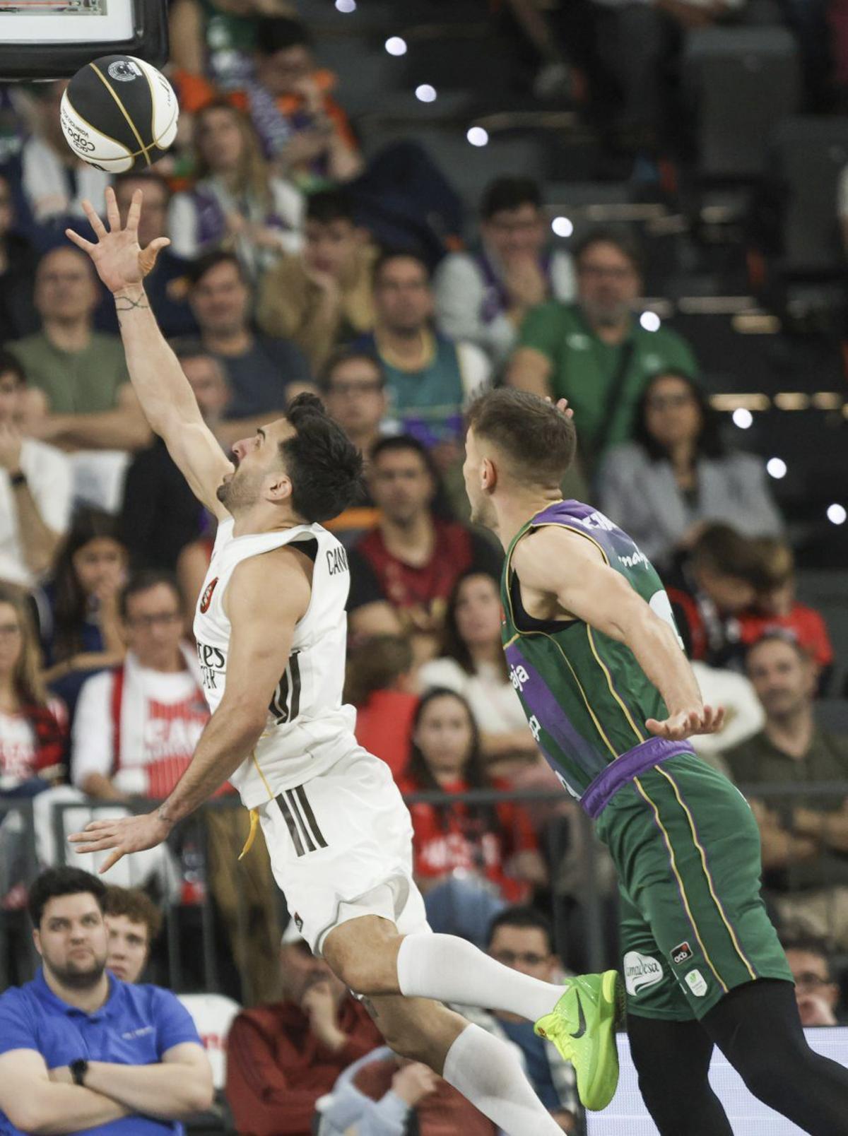 Campazzo deja una bandeja.