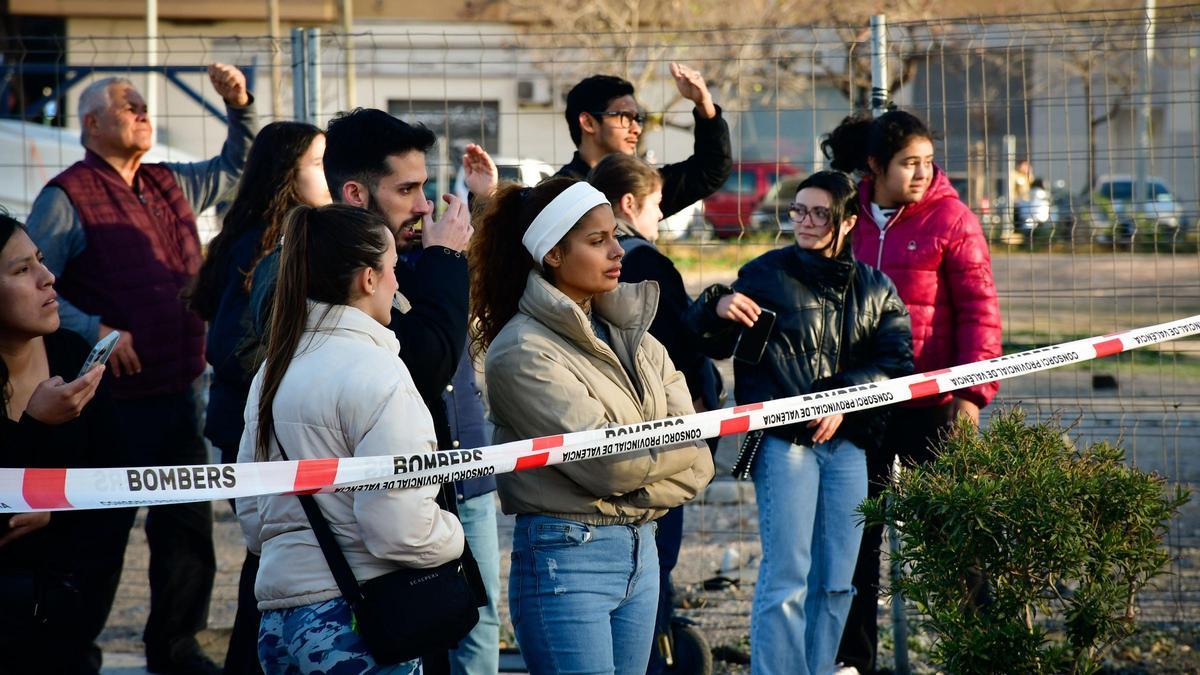 El edificio de Valencia reune vecinos y curiosos