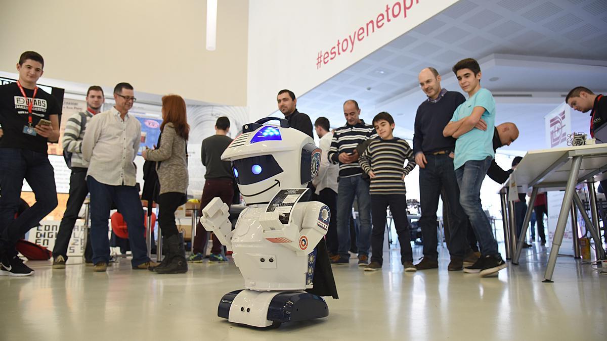 Celebración en Etopia del Arduino Day, evento dedicado a la programación, la robótica y la cultura &#039;maker&#039;.