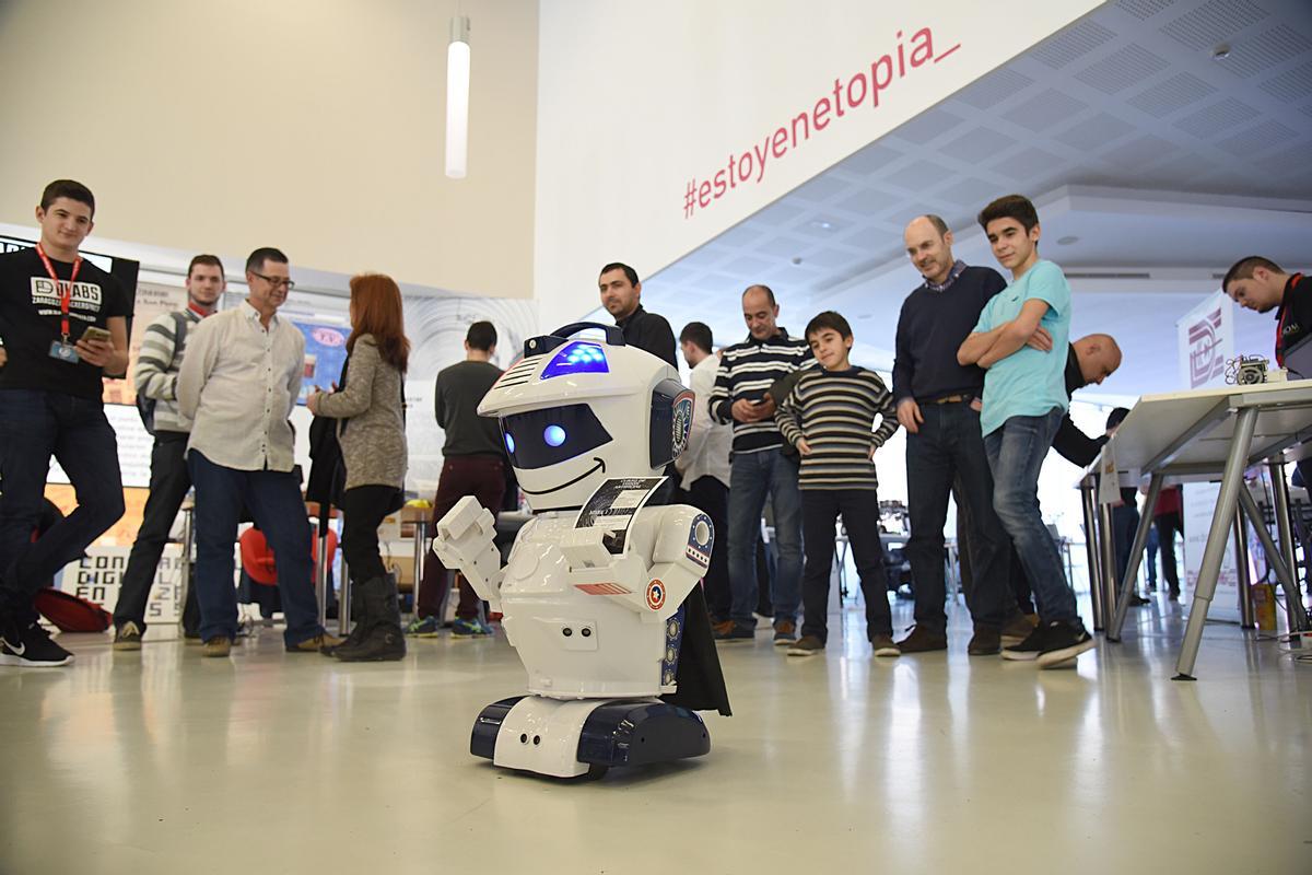 Celebración en Etopia del Arduino Day, evento dedicado a la programación, la robótica y la cultura 'maker'.
