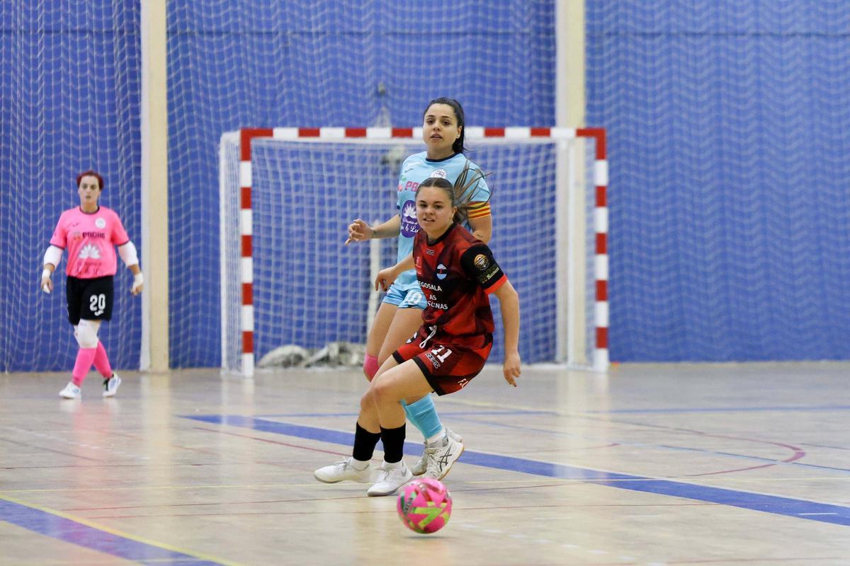 Larissa se viste de superheroína para darle un punto al San Pablo-Eivissa