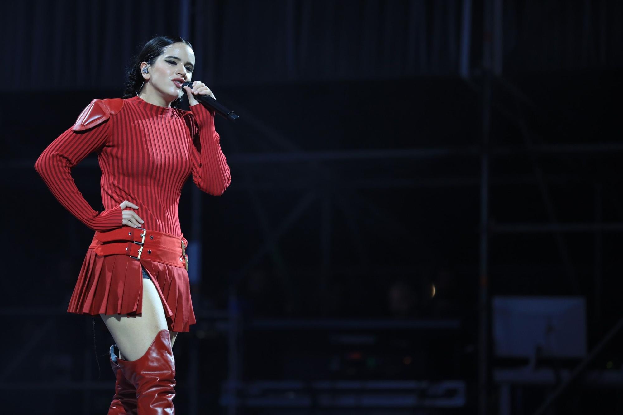 Rosalía, durante su concierto en el Marenostrum de Fuengirola