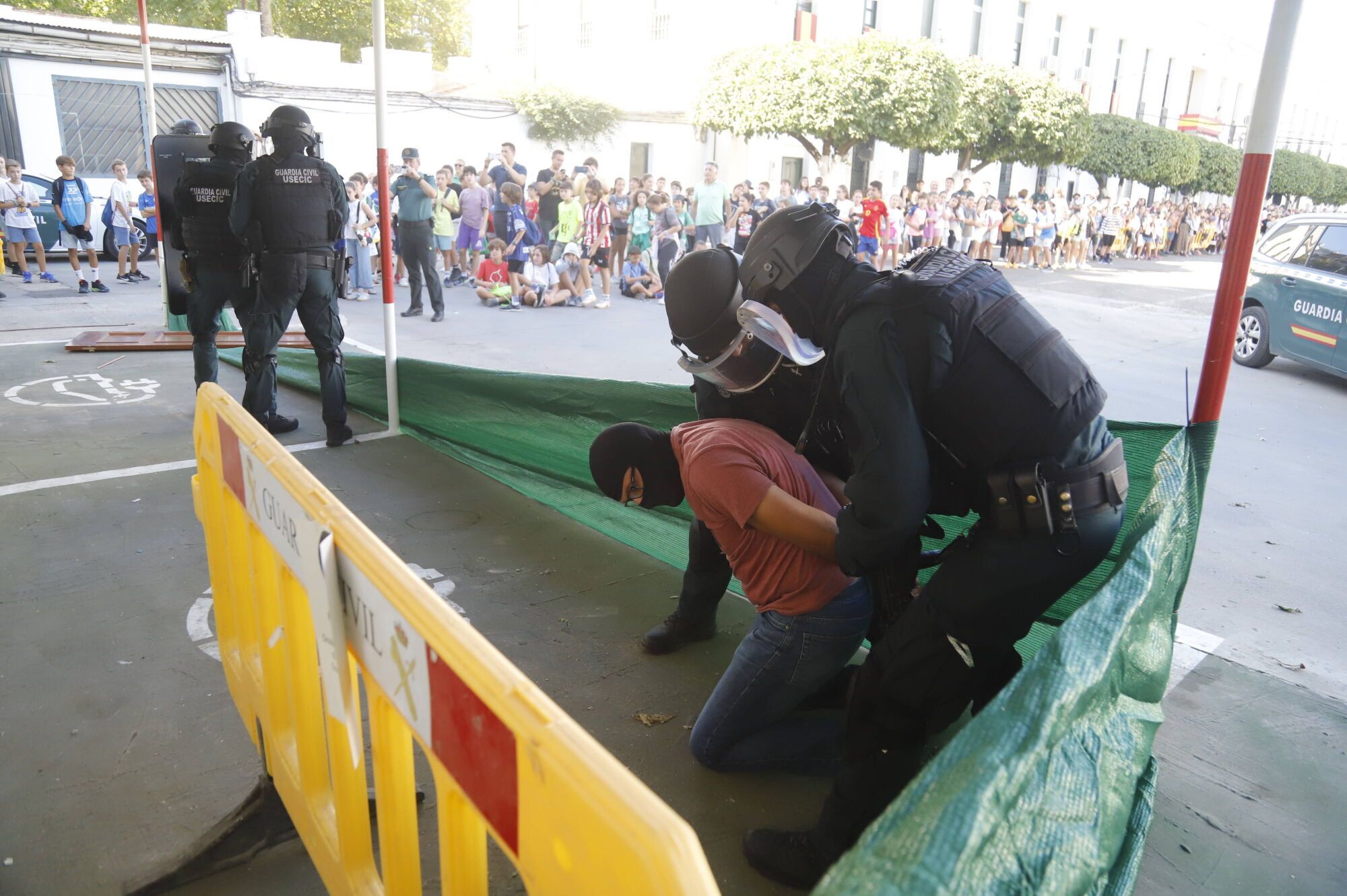 La Jornada de puertas abiertas de la Guardia Civil de Córdoba, en imágenes