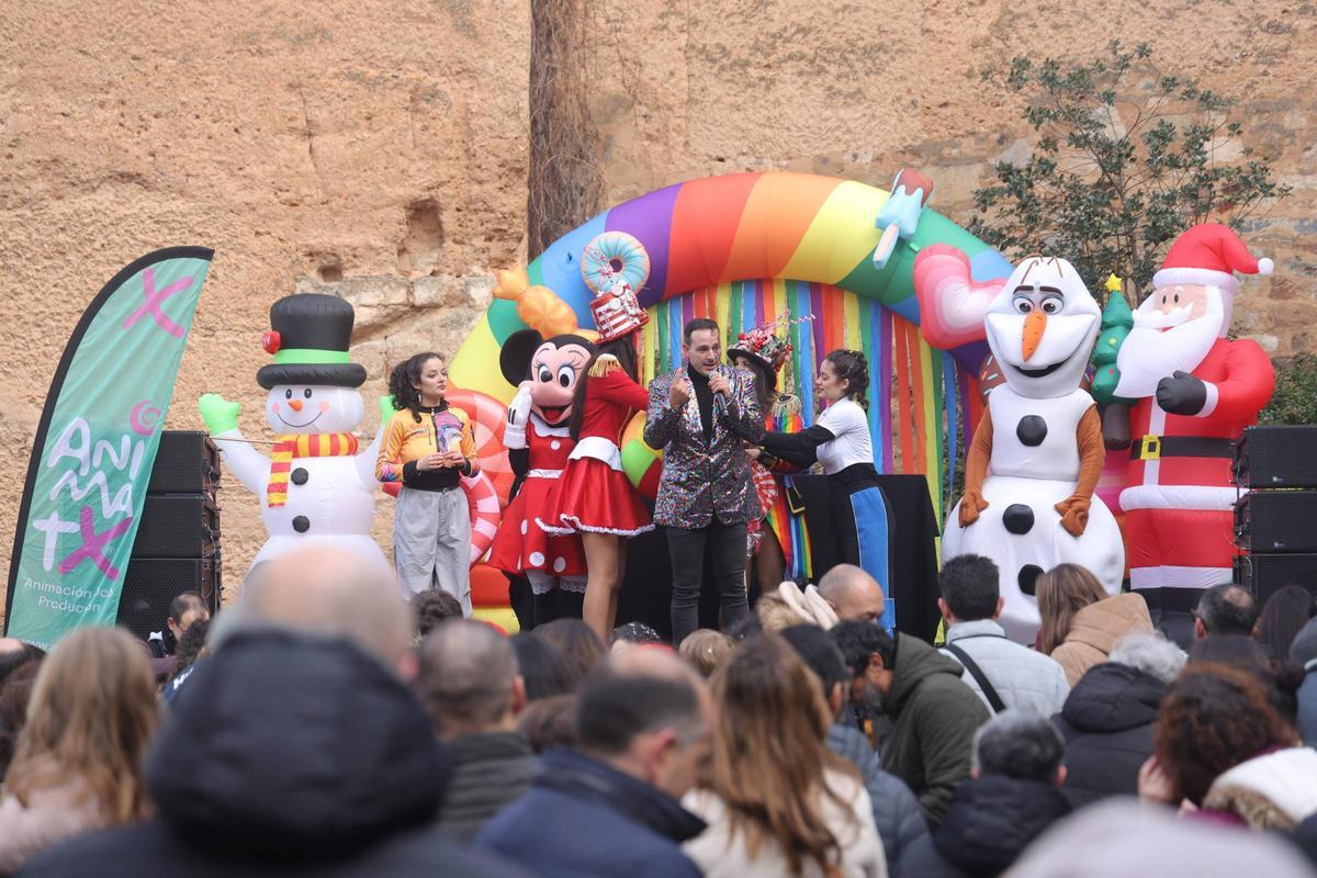 Los niños de Cáceres celebran el año nuevo con música y gominolas en lugar de uvas Los niños de Cáceres celebran el año nuevo con música y gominolas en lugar de uvas
