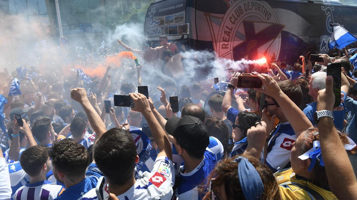 Llegada del Deportivo a Riazor para el partido ante el Albacete