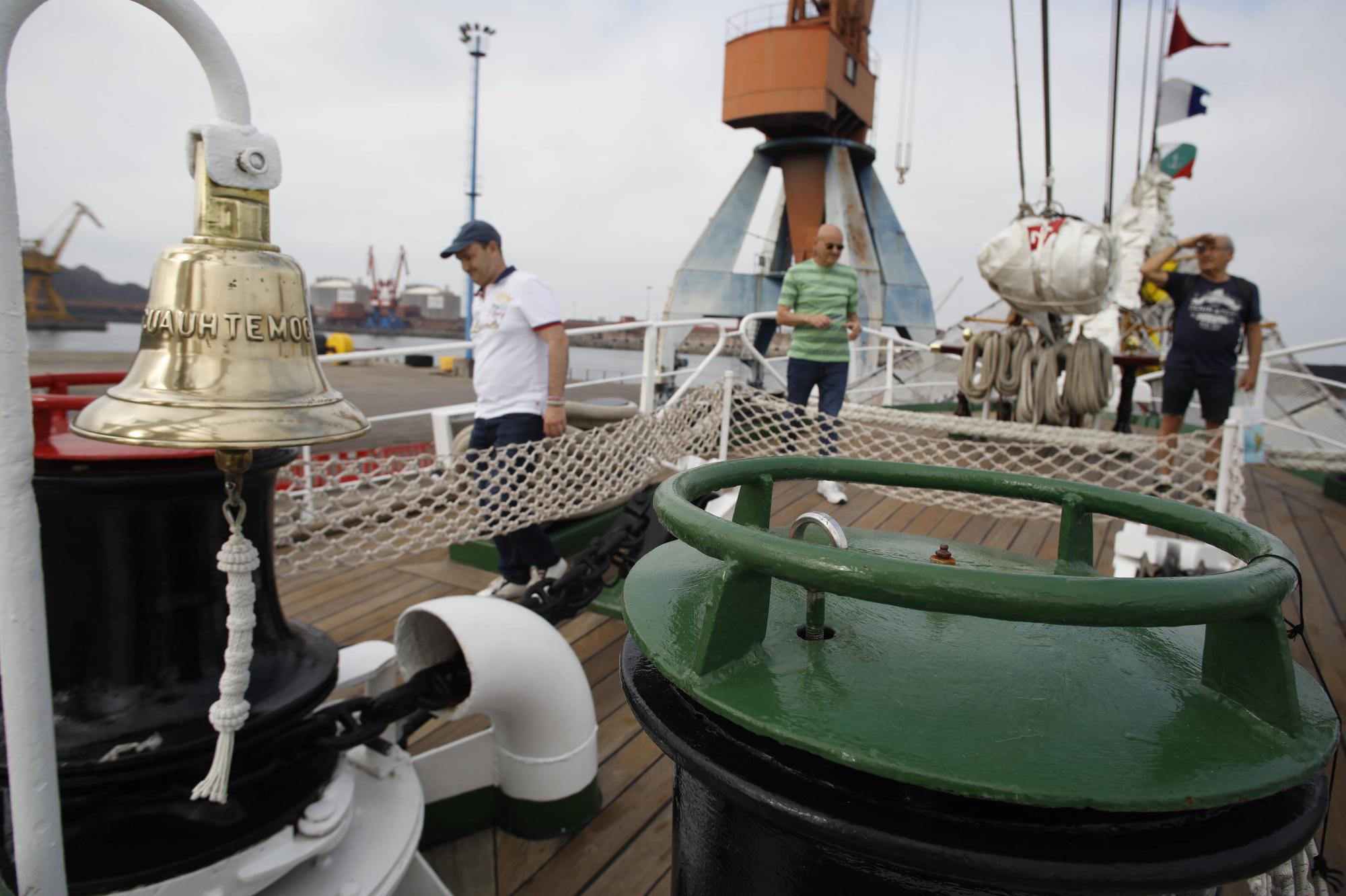 En imágenes: Colas en el puerto de Gijón para visitar el buque escuela de la Armada de México