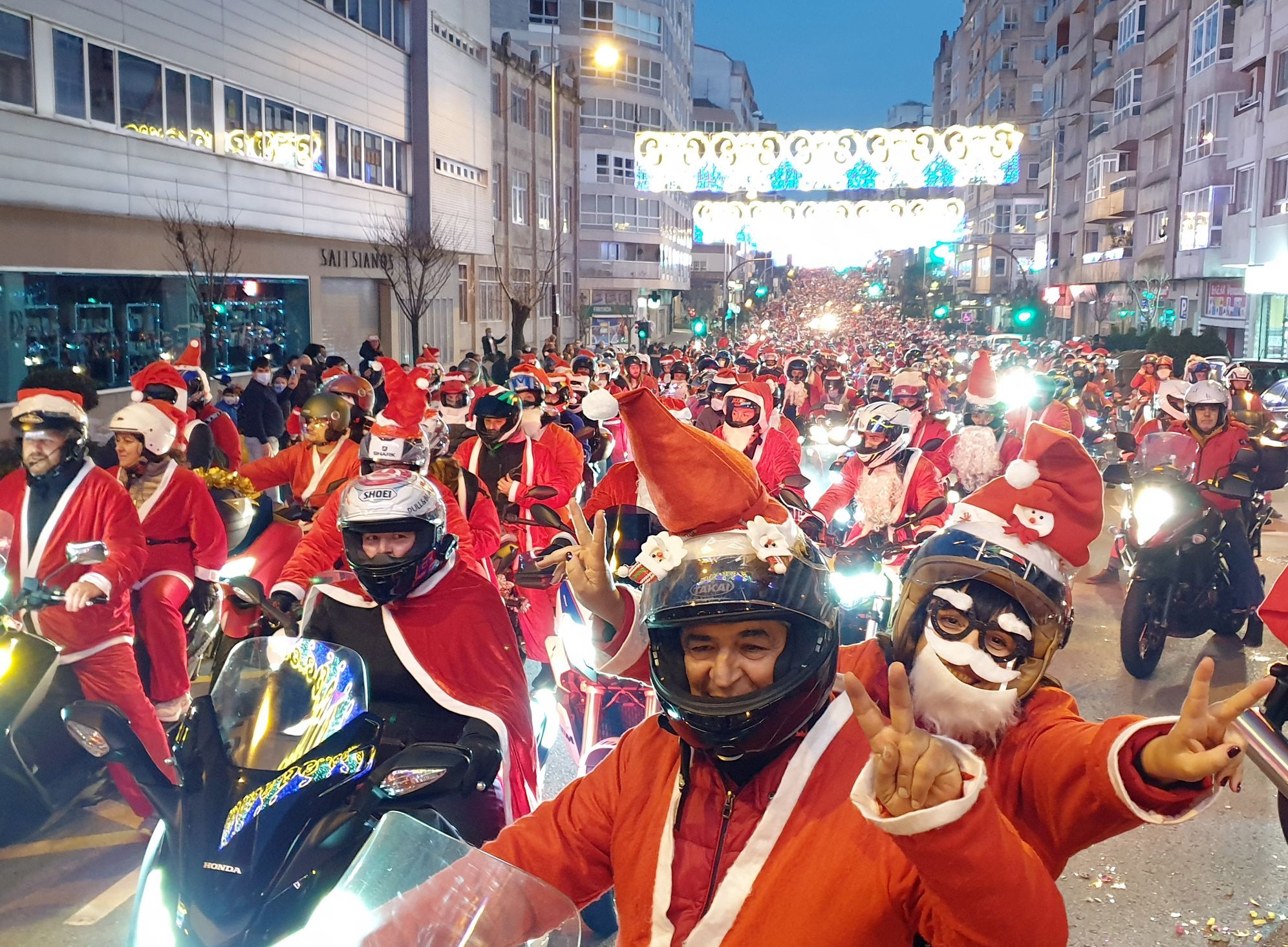 4.000 papanoeles llegan a Vigo... montados en moto
