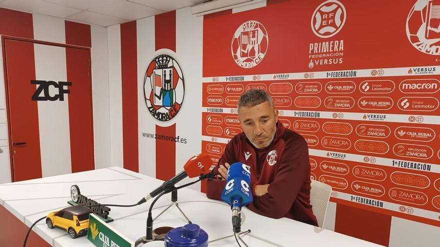 Óscar Cano, entrenador del Zamora CF, antes de enfrentar al Rácing de Ferrol: "Tenemos que ser un equipo que se pase la pelota con sentido"