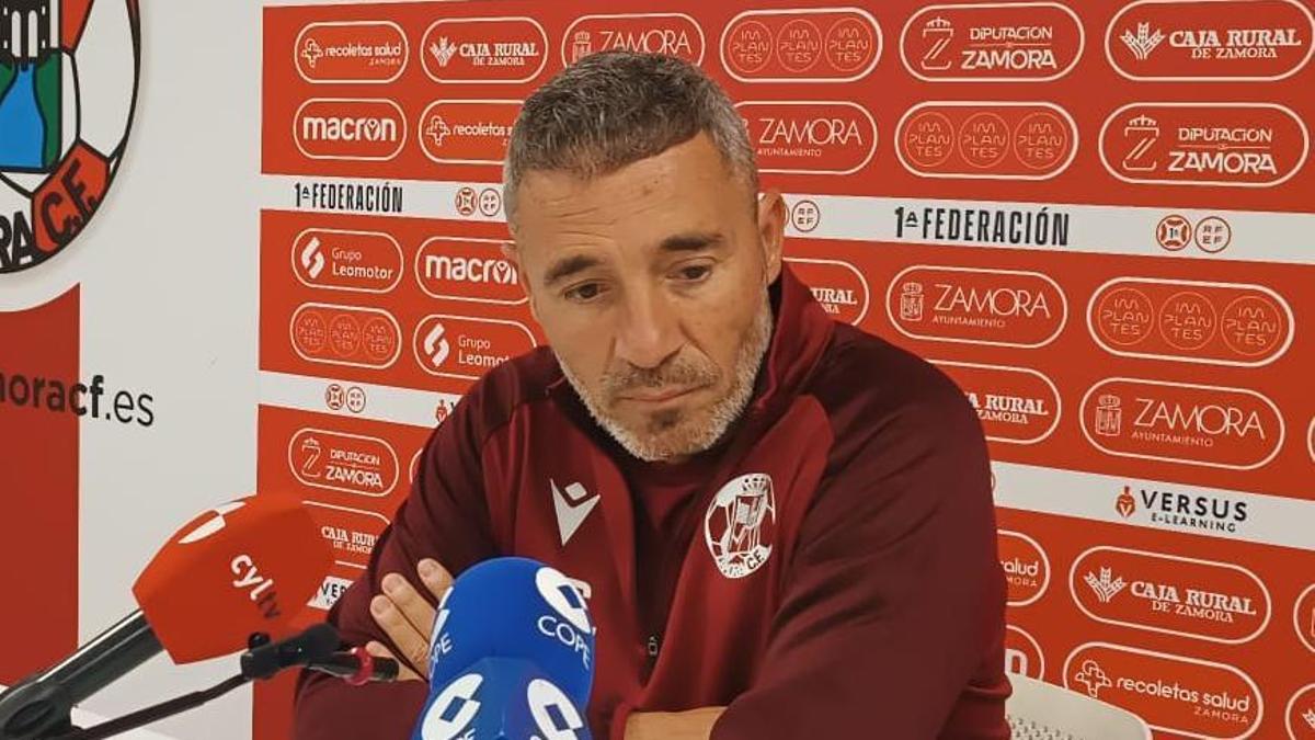 Óscar Cano, hoy antes de inicarse la rueda de prensa.