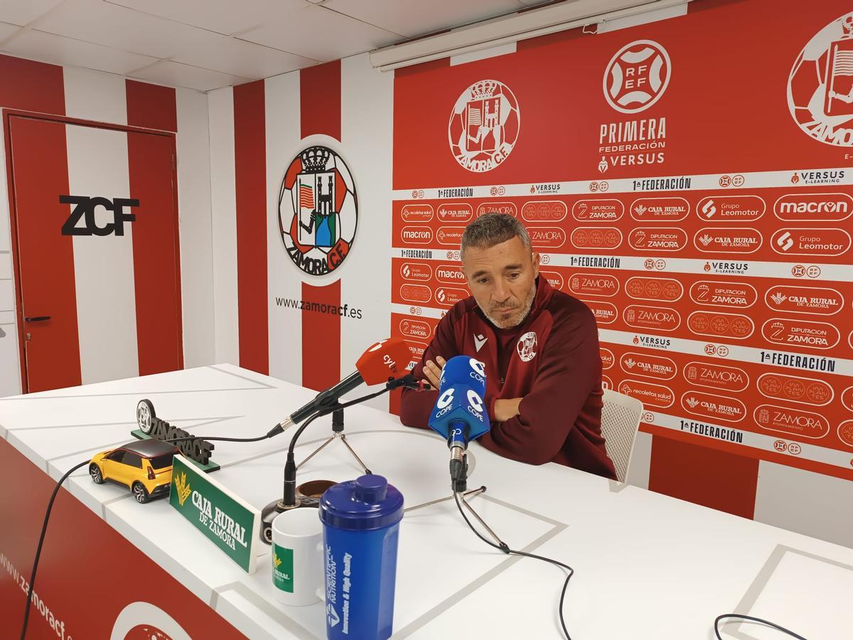 Óscar Cano, hoy antes de inicarse la rueda de prensa.