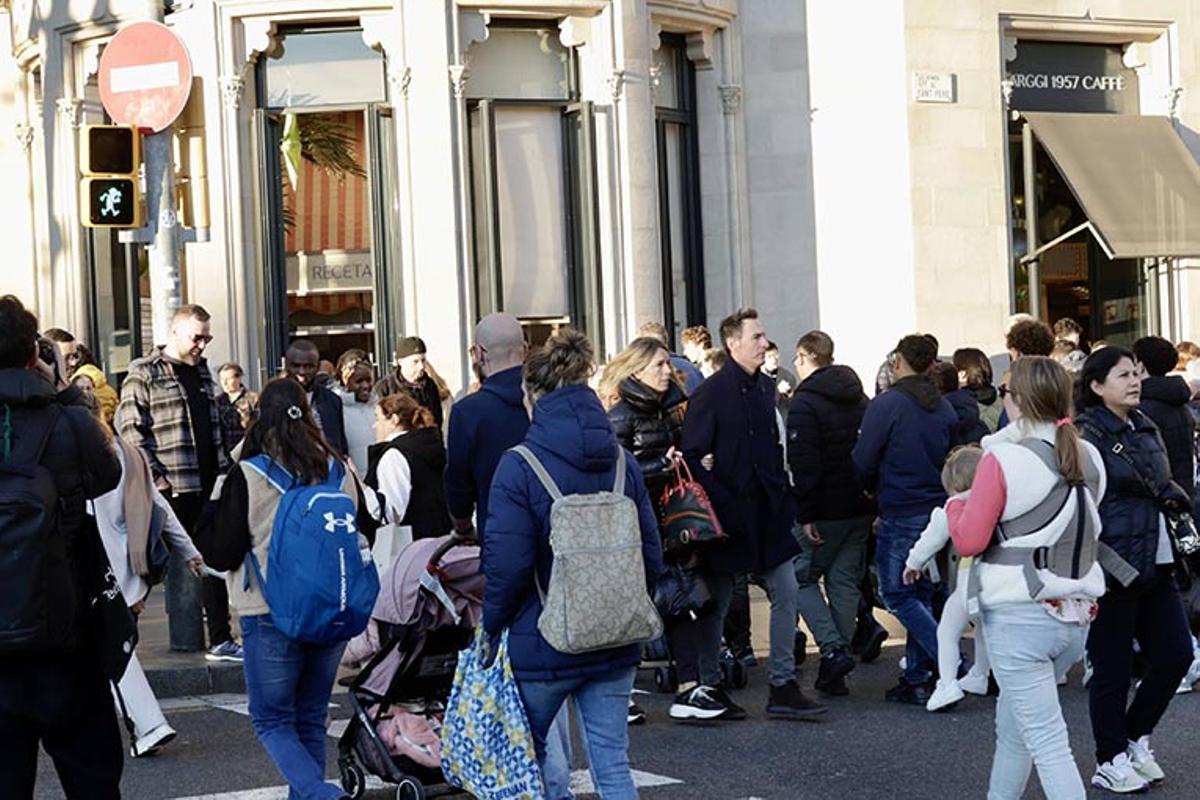 Los semáforos de Mortadelo y Filemón llegan al centro de Barcelona