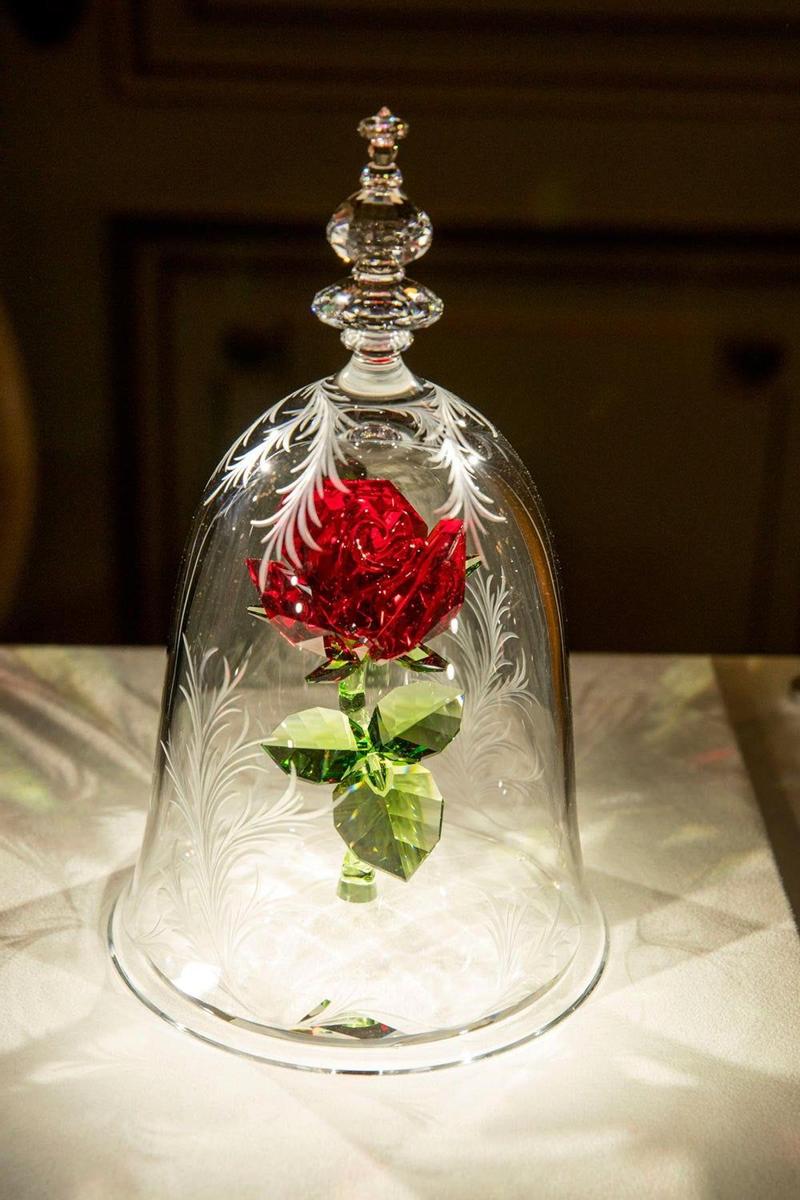 Increíble: la rosa de 'La Bella y La Bestia' de cristal - Cuore