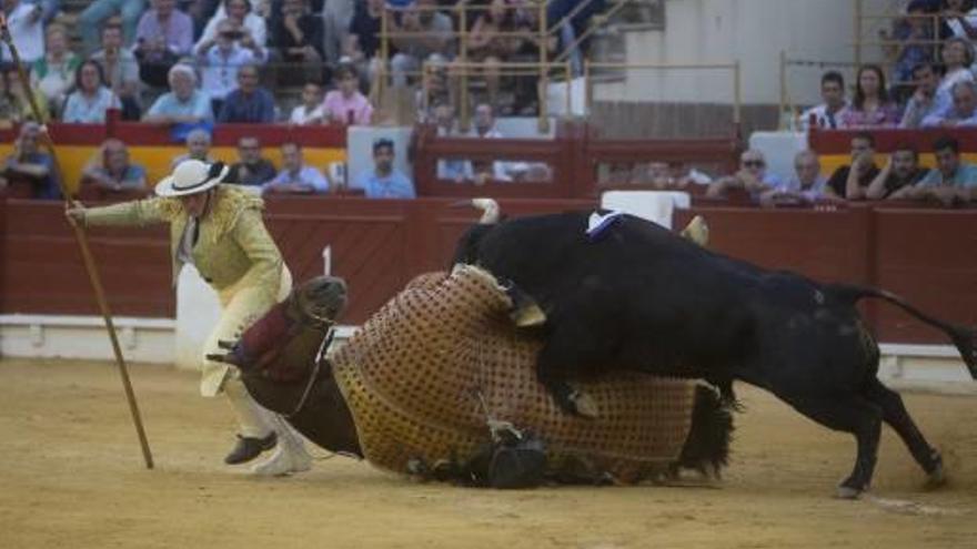 El sexto de la tarde derribó al picador.