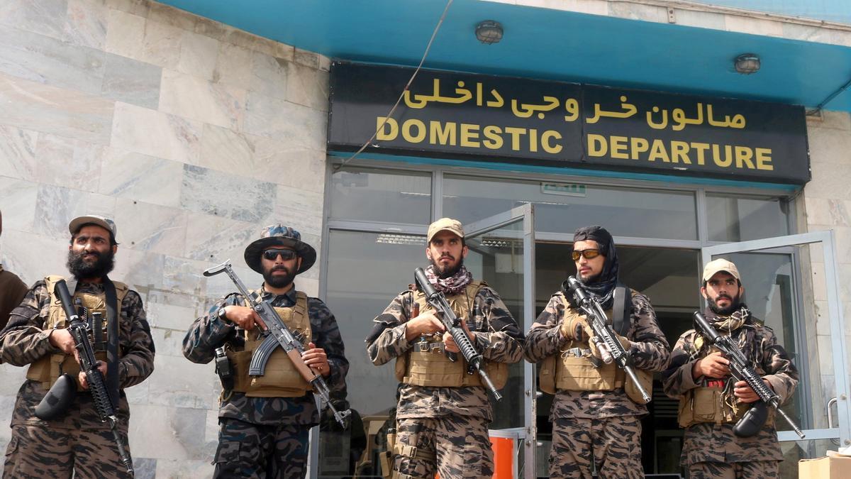 Los talibanes toman posesión del aeropuerto de Kabul y se pone fin a la guerra más larga del Ejército de EEUU