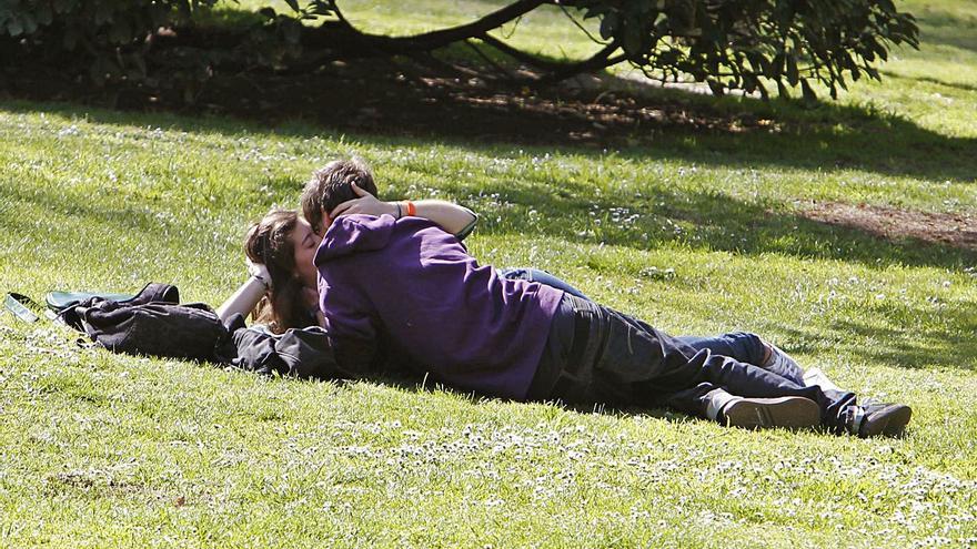 El cuerpo, el amor y el porno generan las mayores dudas sexuales en adolescentes - Vimarsana News