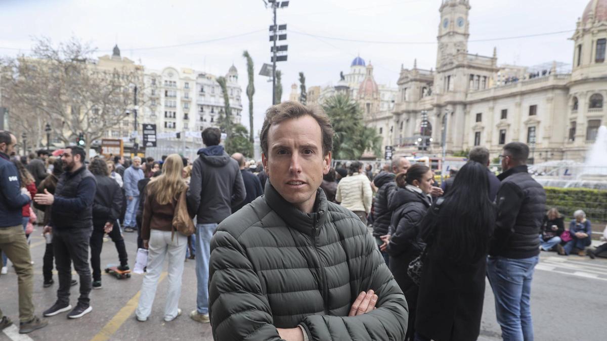 El torero Román Collado, antes de vivir la mascletà en la plaza del Ayuntamiento de València