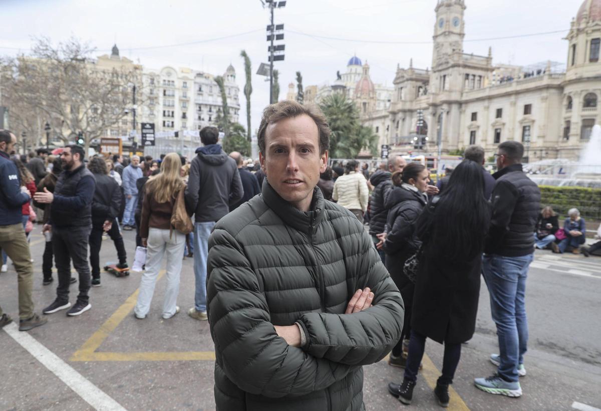 El torero Román Collado, antes de vivir la mascletà en la plaza del Ayuntamiento de València