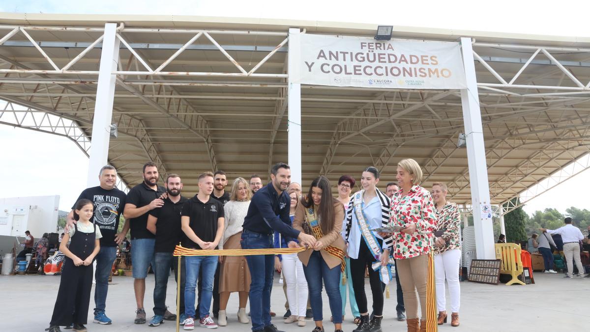 El alcalde, Samuel Falomir, junto al resto de autoridades en la inauguración del evento.