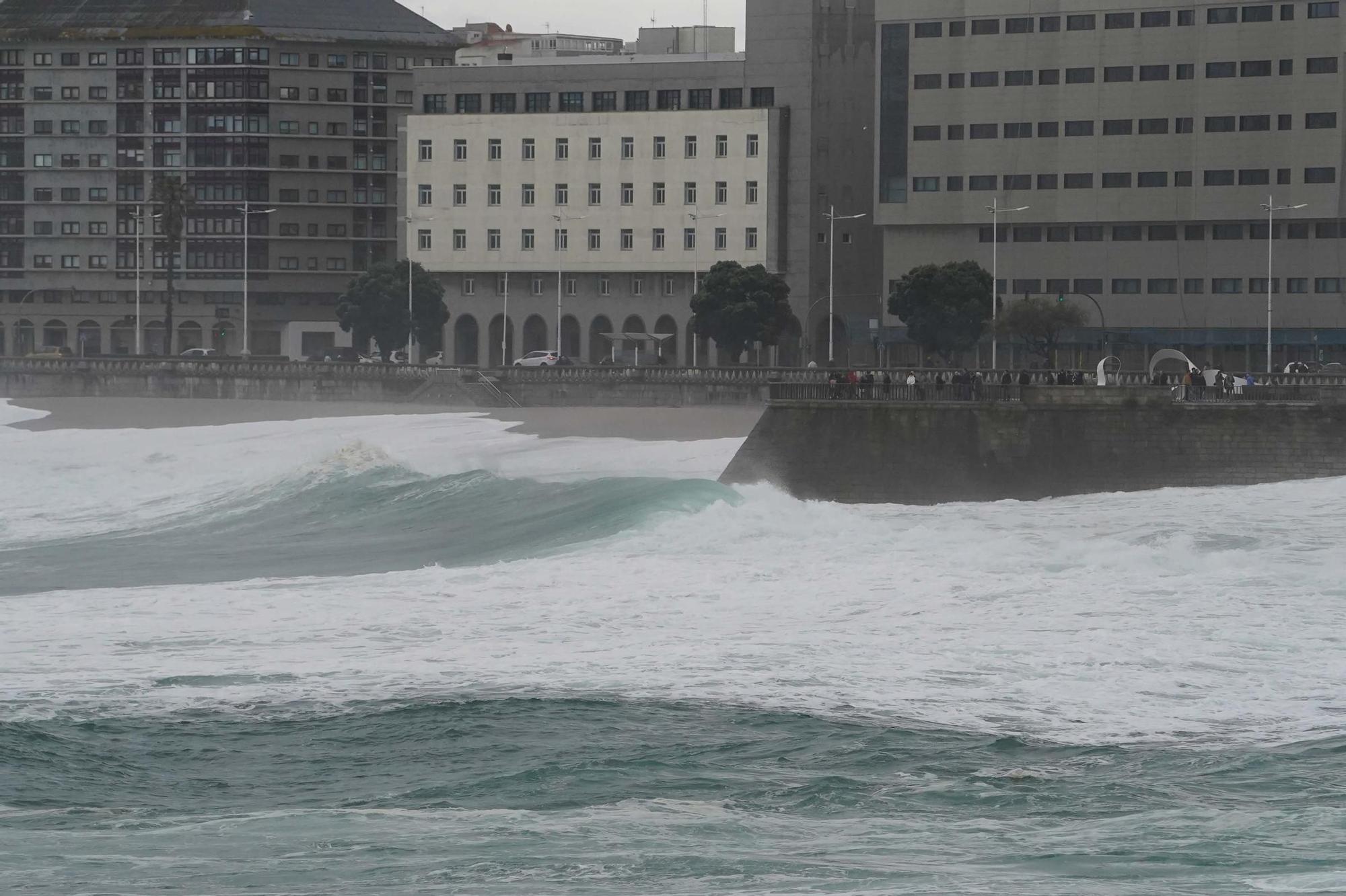 Pleamar en Riazor: últimos coletazos de la borrasca 'Nelson'