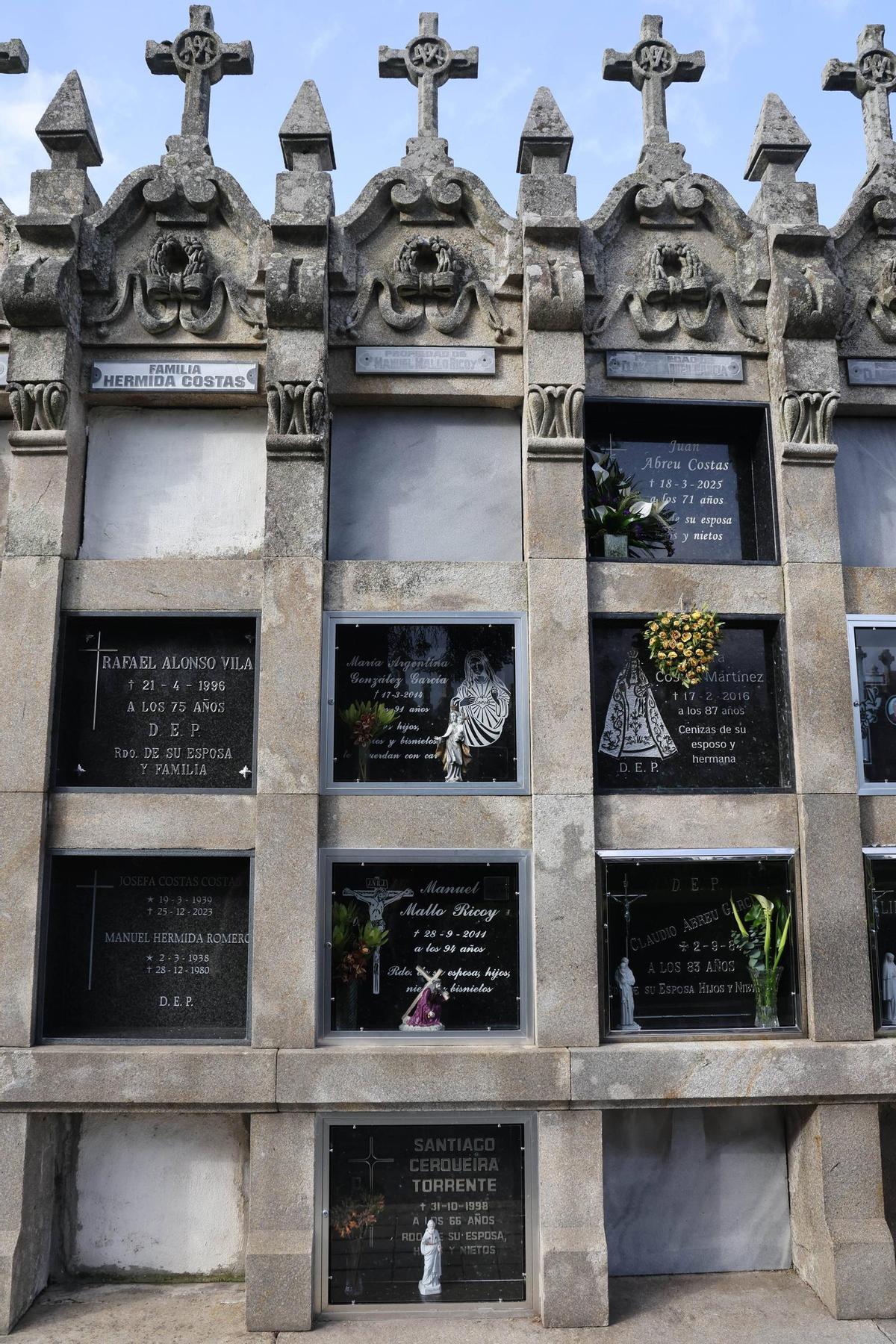 Panteones del cementerio de Matamá con su espectacular obra de cantería