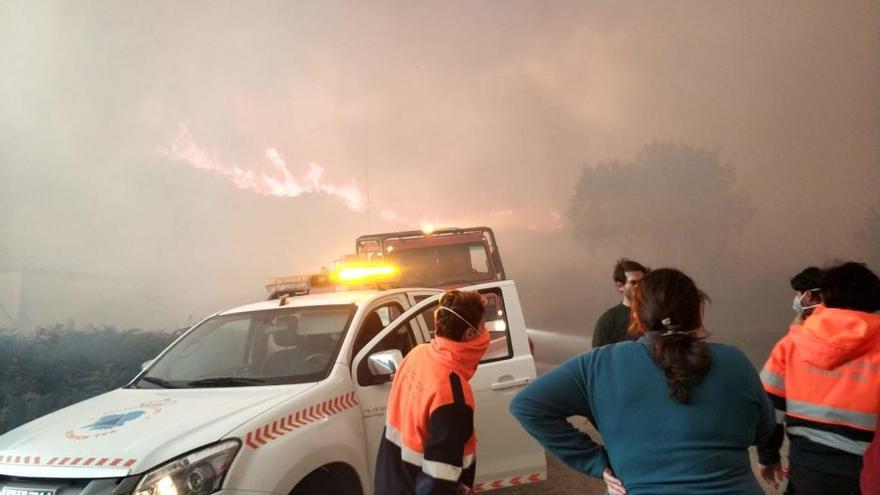 Incendios en Galicia | El voraz incendio de Mondariz, en imágenes