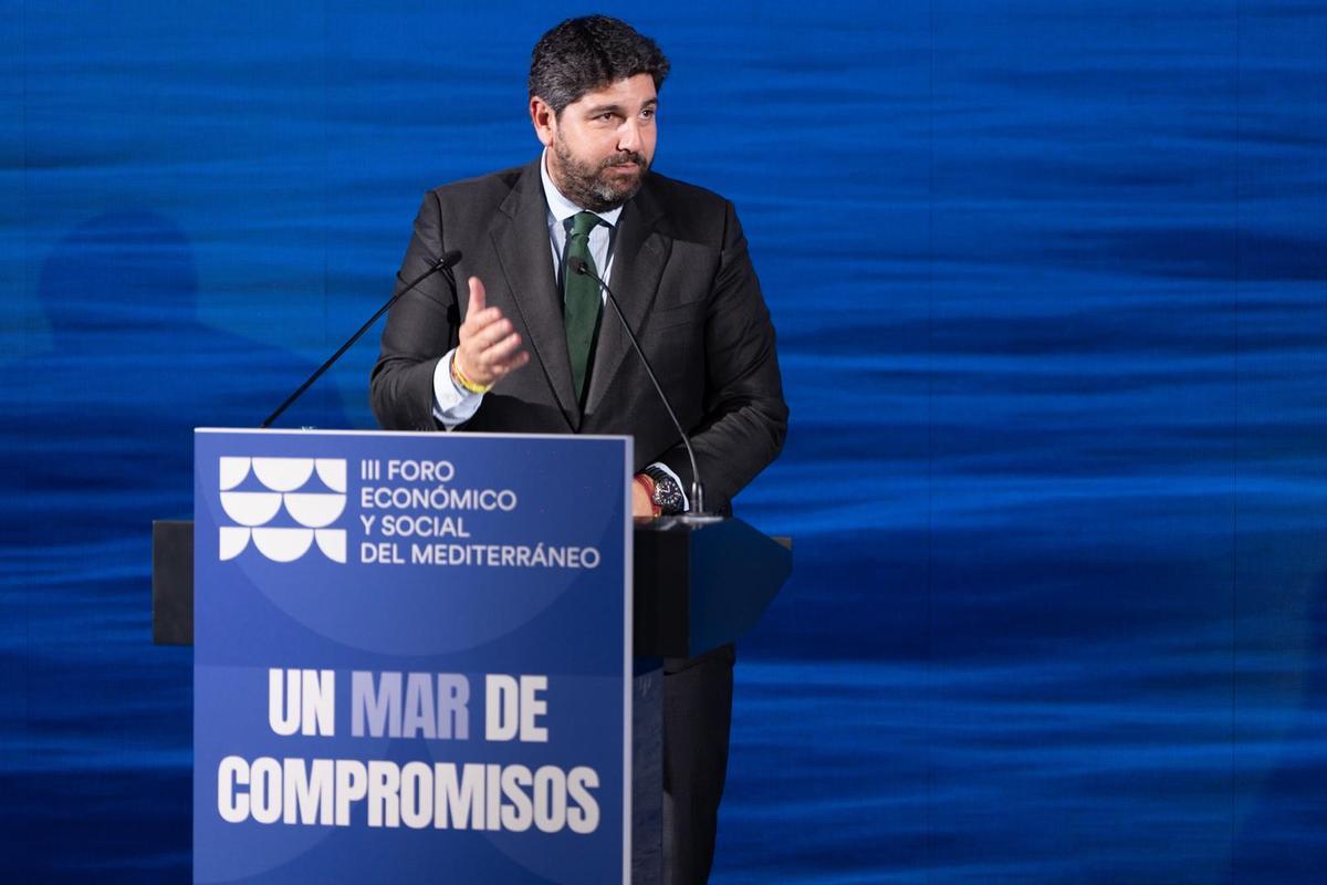 Fernando López Miras, presidente del Gobierno de la Región de Murcia, durante su intervención en el III Foro Económico y Social del Mediterráneo.