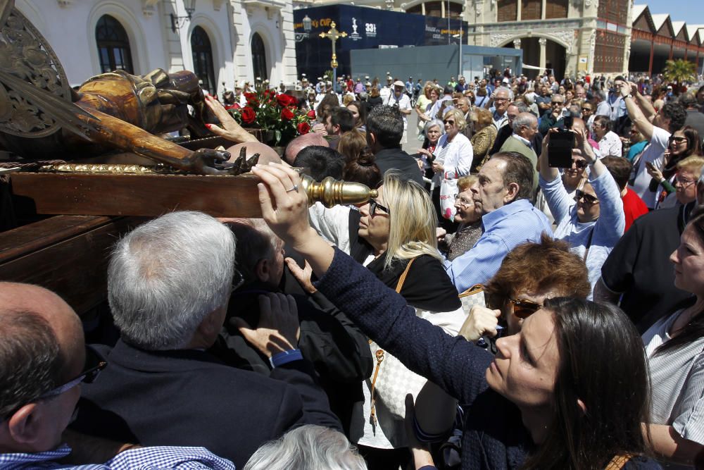 El Cristo del Grao recorre las calles de Poblats Marítims