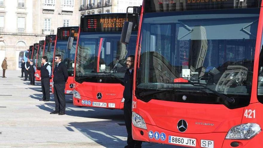 Flota de los nuevos autobuses en la presentación de finales del año pasado.