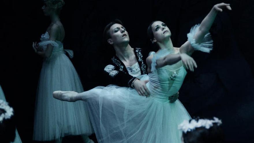 Escena final del primer acto de &#039;Giselle&#039;, interpretado por los bailarines del Ballet de Moscú.